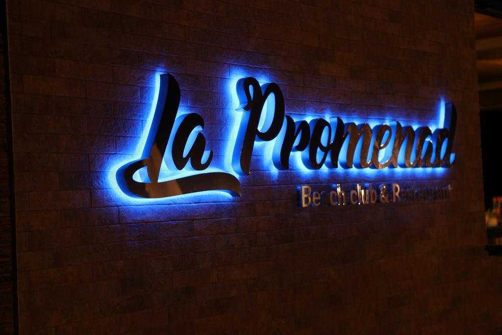 Hotel Promenad Zatoka Luaran gambar