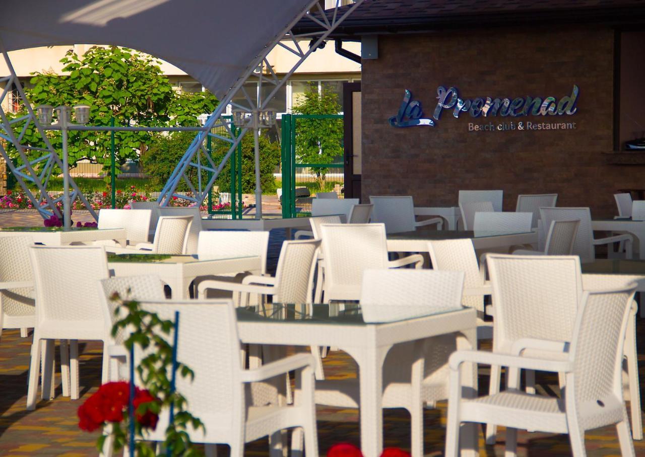 Hotel Promenad Zatoka Luaran gambar