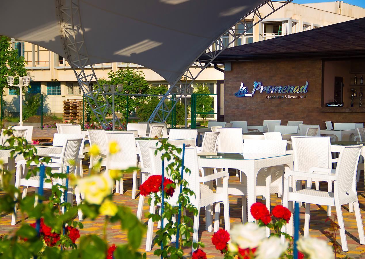 Hotel Promenad Zatoka Luaran gambar