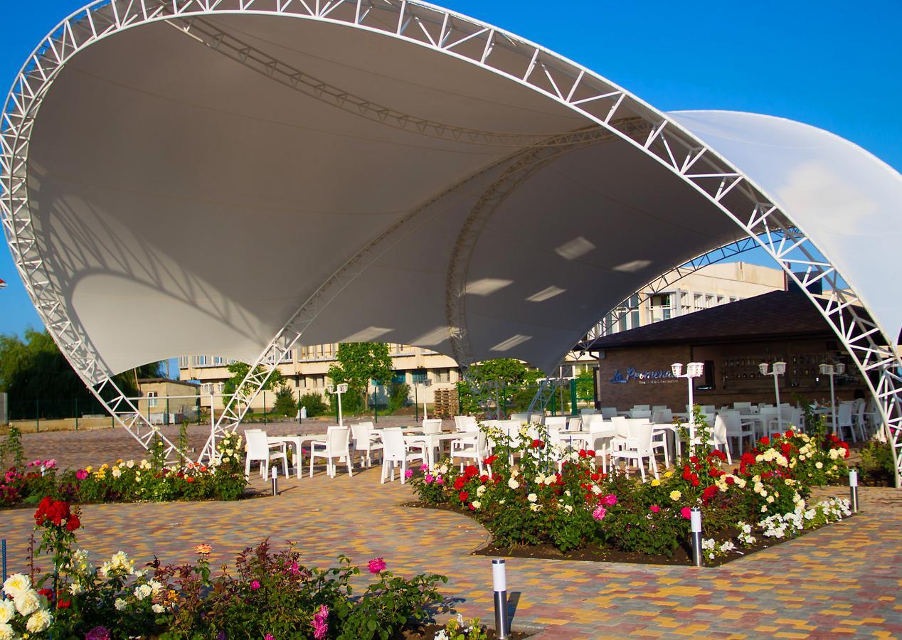 Hotel Promenad Zatoka Luaran gambar