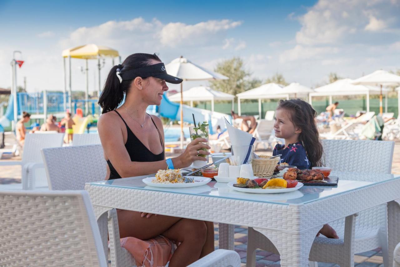 Hotel Promenad Zatoka Luaran gambar